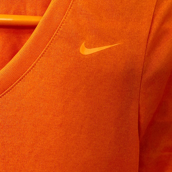 NWT Dri-Fit The Nike Tee Athletic Cut Ladies XS - Picture 3 of 5